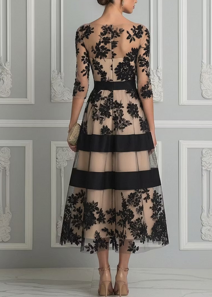 Vestido Midi Elegante de Corte A en Encaje Negro